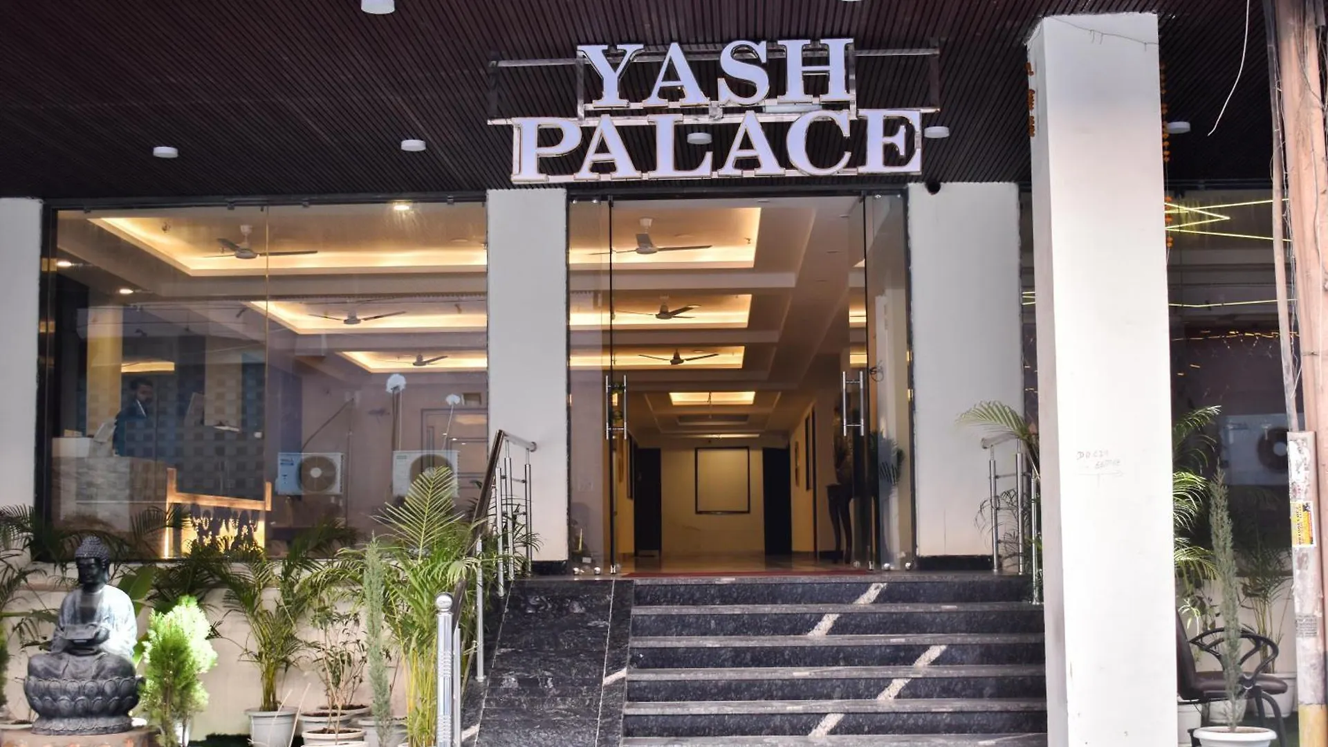 Hotel Yash Palace New Delhi 3*,